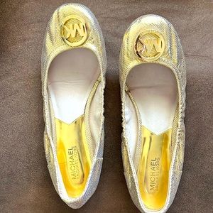 MICHAEL KORS METALLIC GOLD LEATHER FLAT BALLET SHOES